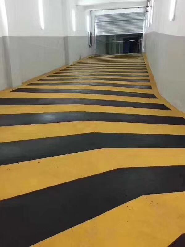 地下停車場無振動止滑坡道